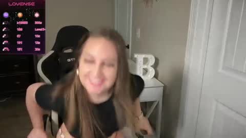 Snapshot of brookebee27 chatting on March 2025 10:42:01 PM brookebee online show from March 2025 10:42:01 PM