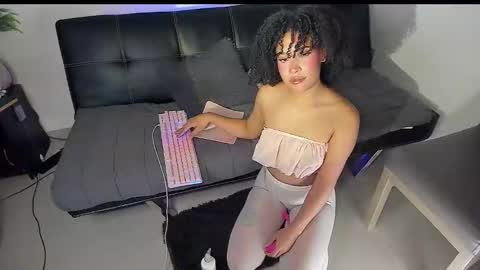 Snapshot of browngirl69 chatting on March 2025 05:07:02 AM miss muller online show from March 2025 05:07:02 AM