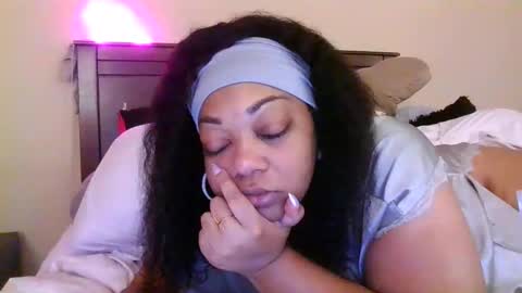 Snapshot of brownroundrenee chatting on October 2025 10:11:02 AM brownroundrenee online show from October 2025 10:11:02 AM