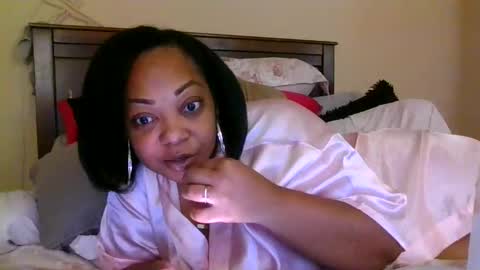 Snapshot of brownroundrenee chatting on October 2025 10:19:02 AM brownroundrenee online show from October 2025 10:19:02 AM