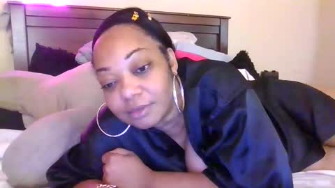 Snapshot of brownroundrenee chatting on November 2025 10:28:02 AM brownroundrenee online show from November 2025 10:28:02 AM