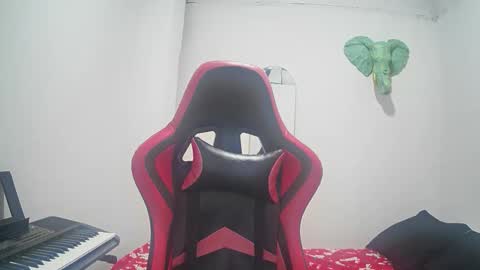 bruce_1111 online show from November 2025 07:05:01 PM