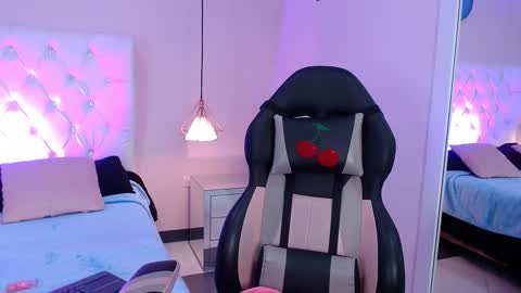 Snapshot of bubbiecherry chatting on October 2025 08:20:01 PM Cherry Lady online show from October 2025 08:20:01 PM