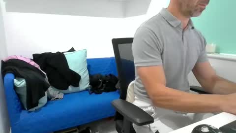 Snapshot of bubblebumdave chatting on October 2025 02:14:01 PM Bubblebum online show from October 2025 02:14:01 PM