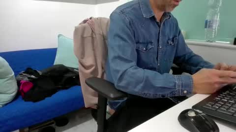 Snapshot of bubblebumdave chatting on November 2025 02:39:02 PM Bubblebum online show from November 2025 02:39:02 PM