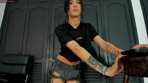 Snapshot of bunnyhots chatting on December 2024 06:01:02 AM Angela Santini online show from December 2024 06:01:02 AM