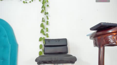 Snapshot of bunnyhots chatting on December 2024 06:10:02 AM Angela Santini online show from December 2024 06:10:02 AM