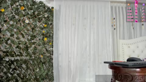 Snapshot of bunnyhots chatting on January 2025 01:09:02 AM Angela Santini online show from January 2025 01:09:02 AM