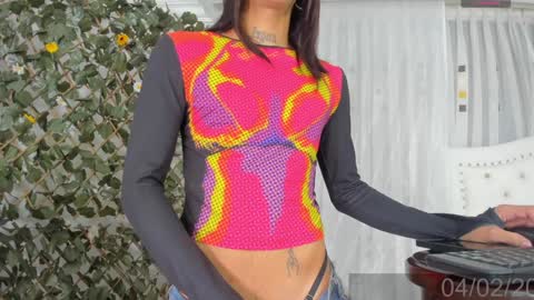 Snapshot of bunnyhots chatting on February 2025 01:37:01 AM Angela Santini online show from February 2025 01:37:01 AM