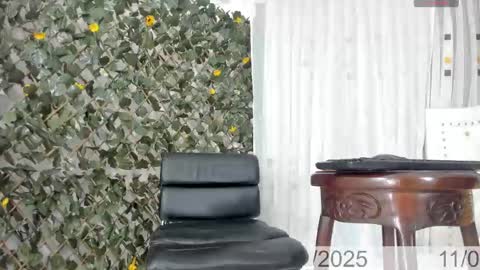 Snapshot of bunnyhots chatting on February 2025 09:46:01 PM Angela Santini online show from February 2025 09:46:01 PM