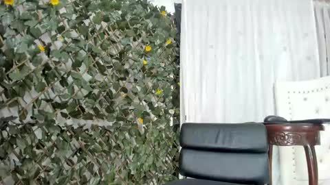 Snapshot of bunnyhots chatting on February 2025 12:41:01 AM Angela Santini online show from February 2025 12:41:01 AM