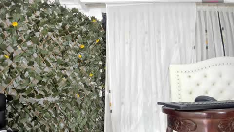 Snapshot of bunnyhots chatting on February 2025 12:58:01 AM Angela Santini online show from February 2025 12:58:01 AM