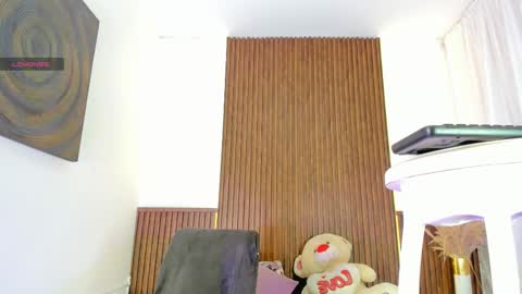 Snapshot of bunnyhots chatting on September 2025 05:22:01 AM Angela Santini online show from September 2025 05:22:01 AM