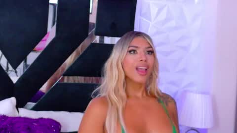 Snapshot of bunnynicolle chatting on January 2025 07:40:01 PM ONLYFANS online show from January 2025 07:40:01 PM