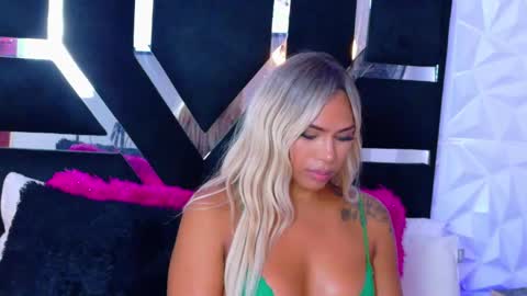 Snapshot of bunnynicolle chatting on February 2025 07:14:01 PM ONLYFANS online show from February 2025 07:14:01 PM