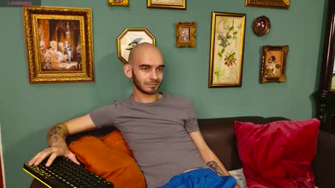 Snapshot of burning_bald chatting on November 2025 02:20:02 PM Burning online show from November 2025 02:20:02 PM