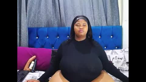 bustybmwx online show from November 2025 12:10:01 AM