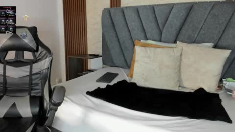 Snapshot of cailinmilf chatting on November 2025 07:05:02 PM Cailin online show from November 2025 07:05:02 PM