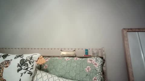 Snapshot of caitie__citrine chatting on December 2024 04:05:01 PM Caitie Citrine online show from December 2024 04:05:01 PM