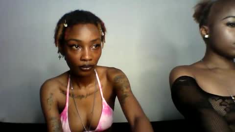 Snapshot of calin_3 chatting on November 2025 04:34:02 AM calin online show from November 2025 04:34:02 AM