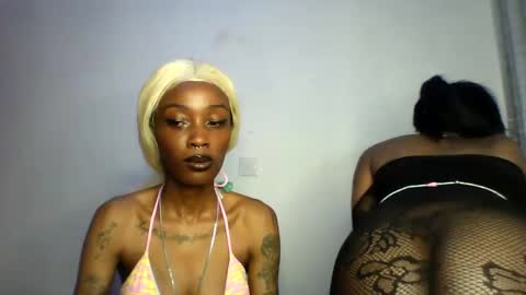 Snapshot of calin_3 chatting on November 2025 08:42:01 AM calin online show from November 2025 08:42:01 AM