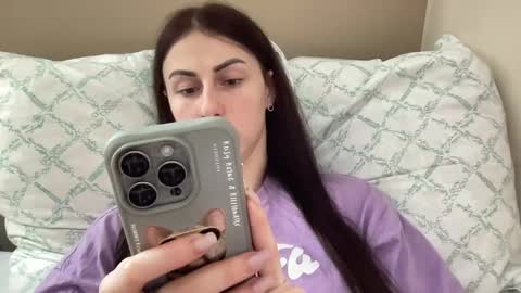 Snapshot of call_me_dad_ chatting on February 2025 10:27:02 AM Anna online show from February 2025 10:27:02 AM