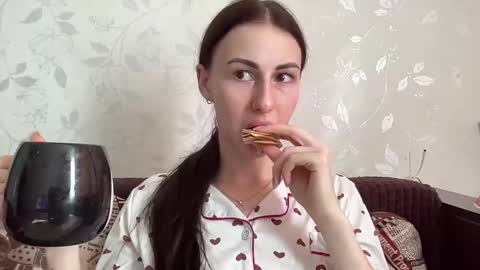 Snapshot of call_me_dad_ chatting on February 2025 10:58:01 AM Anna online show from February 2025 10:58:01 AM