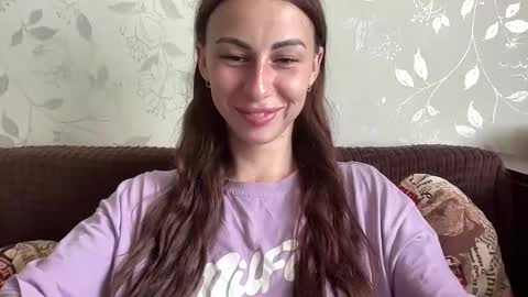 Snapshot of call_me_dad_ chatting on September 2025 10:48:02 AM Anna online show from September 2025 10:48:02 AM