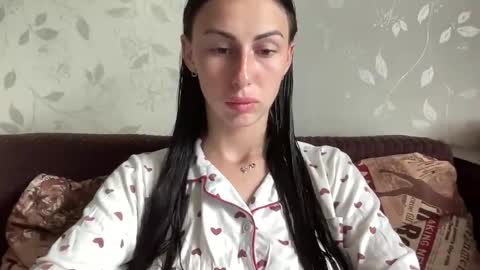 Snapshot of call_me_dad_ chatting on September 2025 11:44:01 AM Anna online show from September 2025 11:44:01 AM