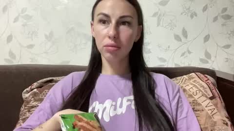 Snapshot of call_me_dad_ chatting on November 2025 07:26:01 PM Anna online show from November 2025 07:26:01 PM