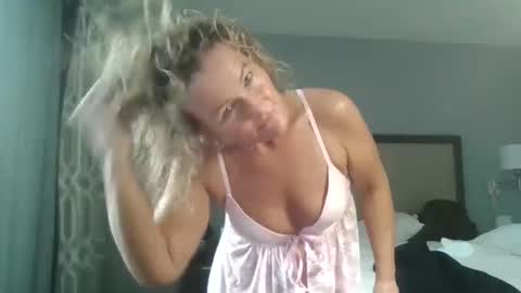 Snapshot of callmebabyt chatting on November 2025 05:20:01 PM callmebabyt online show from November 2025 05:20:01 PM