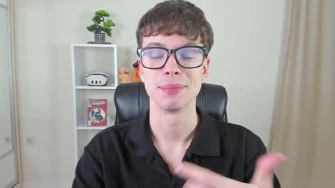 Snapshot of calvin_loves_you chatting on January 2025 07:07:01 PM Hey I am Calvin online show from January 2025 07:07:01 PM