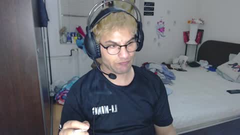 Snapshot of calvinjohnlad chatting on March 2025 07:09:02 PM Calvinjohnlad online show from March 2025 07:09:02 PM