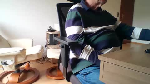 Snapshot of camcologne chatting on October 2025 10:01:01 AM camcologne online show from October 2025 10:01:01 AM