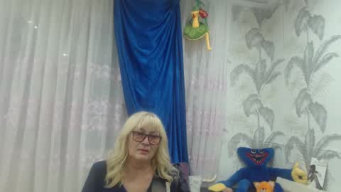 CamDiva1 online show from October 2025 03:57:02 PM