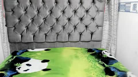 cameron_20_ online show from October 2025 01:01:02 PM