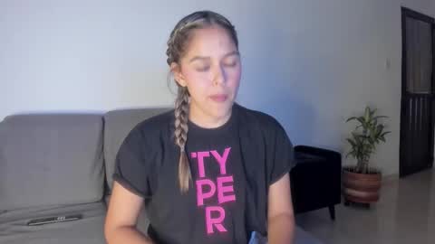 Snapshot of cami_hunter chatting on November 2025 03:50:02 AM online show from November 2025 03:50:02 AM