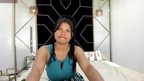 CamiilaReyes online show from February 2025 05:31:01 PM