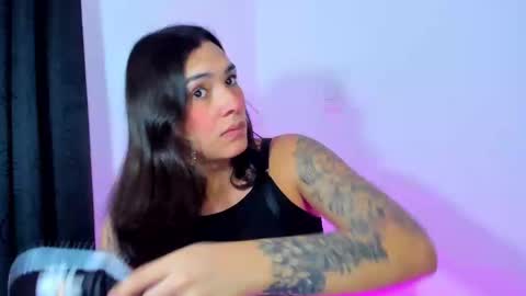 Snapshot of camila_coxx chatting on December 2024 05:26:01 AM s online show from December 2024 05:26:01 AM