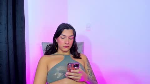 Snapshot of camila_coxx chatting on December 2024 01:36:01 AM s online show from December 2024 01:36:01 AM