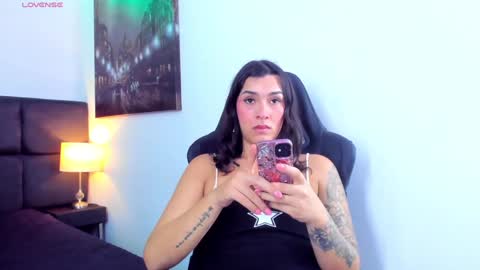 Snapshot of camila_coxx chatting on December 2024 02:33:01 PM s online show from December 2024 02:33:01 PM