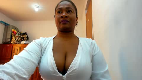 Camila online show from September 2025 09:09:02 PM