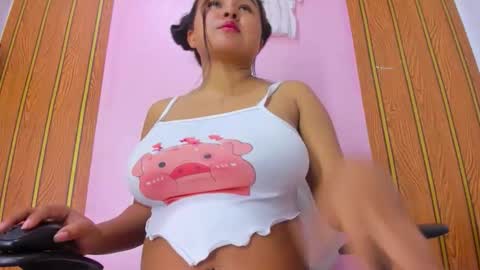 Snapshot of camilagreco_04 chatting on October 2025 02:07:01 PM camila online show from October 2025 02:07:01 PM