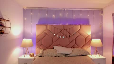 Camila  online show from September 2025 11:37:01 AM