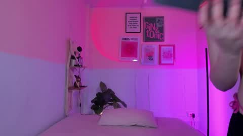 Camila  online show from October 2025 11:43:01 AM