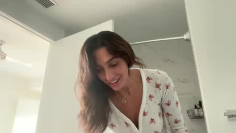 Snapshot of camiliakxoxo chatting on November 2025 12:07:01 PM camiliakxoxo online show from November 2025 12:07:01 PM