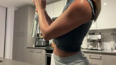 Snapshot of camiliakxoxo chatting on November 2025 01:38:01 AM camiliakxoxo online show from November 2025 01:38:01 AM