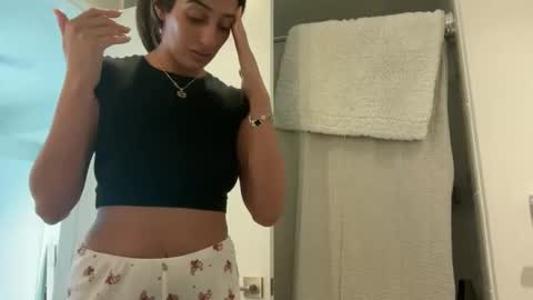 Snapshot of camiliakxoxo chatting on November 2025 01:22:01 PM camiliakxoxo online show from November 2025 01:22:01 PM