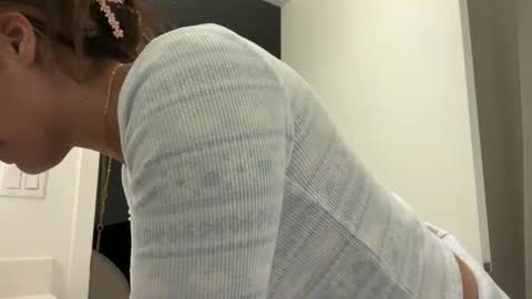 Snapshot of camiliakxoxo chatting on November 2025 01:48:02 AM camiliakxoxo online show from November 2025 01:48:02 AM