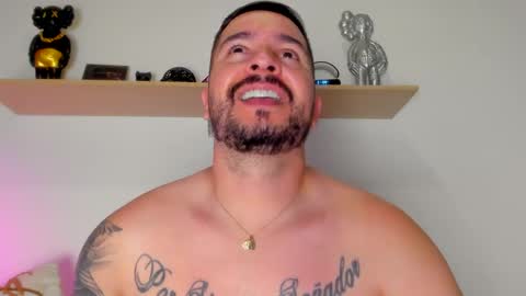 camilo_restrepo21 online show from September 2025 02:01:02 AM